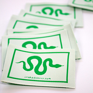 Premium Logo Etiketten von Nominette